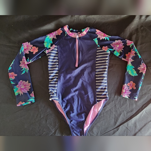 Long-Sleeve Rashguard - Picture 1 of 3